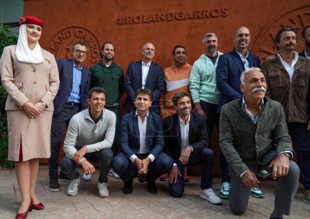 Foto de PARÍS, FRANCIA - 30 DE MAYO DE 2022: Famosos jugadores de tenis profesionales durante la conferencia de prensa Tennis Legends en 2022 Roland Garros en París, Francia - Imagen libre de derechos