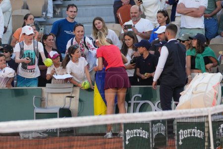 Photo for PARIS, FRANCE - JUNE 3, 2023: Professional tennis player Lesia Tsurenko of Ukraine signs autographs after women singles Round 4 match against Bianca Andreescu of Canada at 2023 Roland Garros in Paris, France - Royalty Free Image