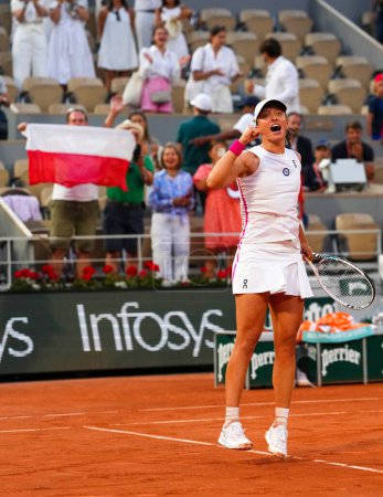 Photo for PARIS, FRANCE - JUNE 8, 2023: Professional tennis player Iga Swiatek of Poland celebrates victory after women singles semi-final match against Beatriz Haddad Maia of Brazil at 2023 Roland Garros in Paris, France - Royalty Free Image