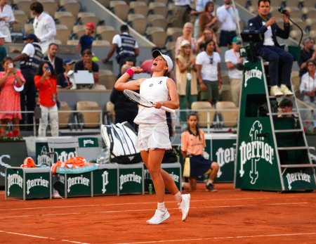 Photo for PARIS, FRANCE - JUNE 8, 2023: Professional tennis player Iga Swiatek of Poland celebrates victory after women singles semi-final match against Beatriz Haddad Maia of Brazil at 2023 Roland Garros in Paris, France - Royalty Free Image