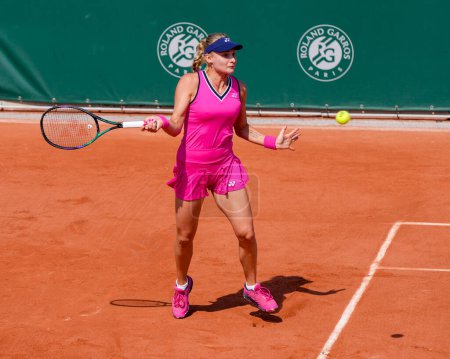 Photo for PARIS, FRANCE - MAY 29, 2023: Professional tennis player Dayana Yastremska of Ukraine in action during women first round match against Donna Vekic of Croatia at 2023 Roland Garros in Paris, France - Royalty Free Image