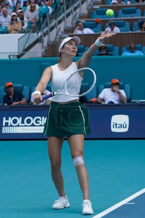 Photo for MIAMI GARDENS, FLORIDA - MARCH 30, 2024: 2024 Miami Open Champion Danielle Collins of USA in action during the women's singles final match against Elena Rybakina of Kazakhstan at Hard Rock Stadium in Miami Gardens - Royalty Free Image