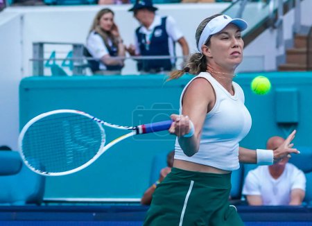Photo for MIAMI GARDENS, FLORIDA - MARCH 30, 2024: 2024 Miami Open Champion Danielle Collins of USA in action during the women's singles final match against Elena Rybakina of Kazakhstan at Hard Rock Stadium in Miami Gardens - Royalty Free Image