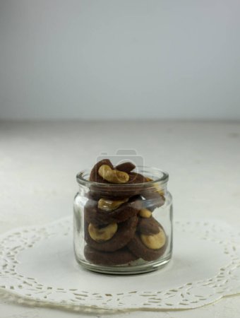 Foto de Choco cashew cookies. Chocolate cookies with cashew nut topping. - Imagen libre de derechos