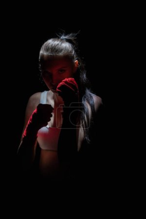 Téléchargez les photos : Contact et sport pointu sur le ring pour les femmes et les hommes. - en image libre de droit
