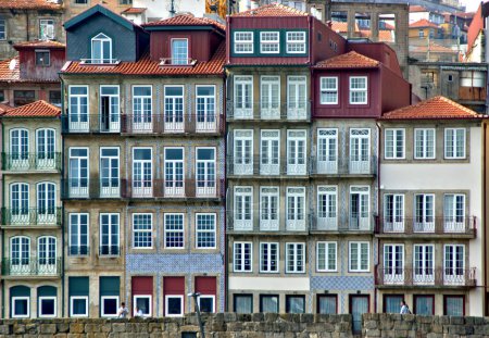 Foto de Casas tradicionales en la Ribeira en Oporto, Portugal - Imagen libre de derechos
