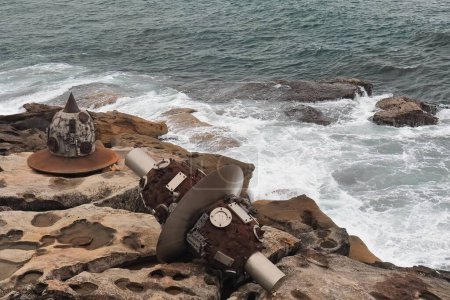 Foto de Sydney, Australia-17 de octubre de 2018: Sculpture by the Sea es la exposición anual de esculturas al aire libre más grande de Australia iniciada en 1997 en Bondi con más de 100 obras. Plan Espacial, por Lv Pinchang. - Imagen libre de derechos