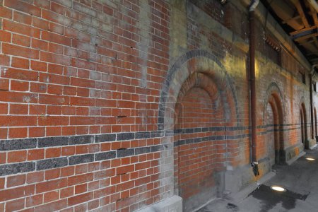 Téléchargez les photos : Murs de briques portants du XIXe siècle de l'ancien Viaduc et marché aux poissons sous le viaduc Flinders Street à côté de Market Rd.passant sous le viaduc. Melbourne-VIC-Australie. - en image libre de droit