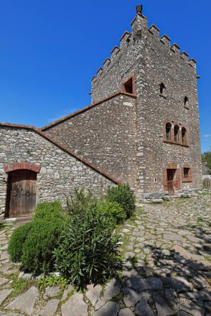 Château vénitien donjon Kalaja Venedikase e Akropolit- construit à la fin du XIVe siècle au sommet de la zone Acropole la plus haute et la plus facilement défendable, Butrint site archéologique. Vlore comté-Albanie.