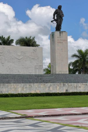 Photo for Santa Clara, Cuba-October 14, 2019: A 6'7 m tall bronze statue of Ernesto Che Guevara tops his Mausoleum -Conjunto Escultorico Memorial Comandante Ernesto Che Guevara- inaugurated in December 28, 1988 - Royalty Free Image