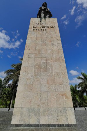 Photo for Santa Clara, Cuba-October 14, 2019: A 6'7 m tall bronze statue of Ernesto Che Guevara tops his Mausoleum -Conjunto Escultorico Memorial Comandante Ernesto Che Guevara- inaugurated in December 28, 1988 - Royalty Free Image