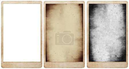 Téléchargez les photos : Ancien cadre photo isolé. Texture de film sépia rétro avec poussière, particules, rayures - en image libre de droit