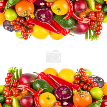 Ensemble de légumes et fruits isolés sur un fond blanc. Il y a de l'espace libre pour le texte. Collage.
