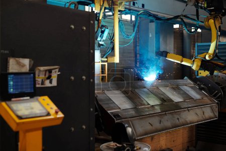 Foto de Industrial machine and process of arc welding in workshop of contemporary machinery production plant - Imagen libre de derechos