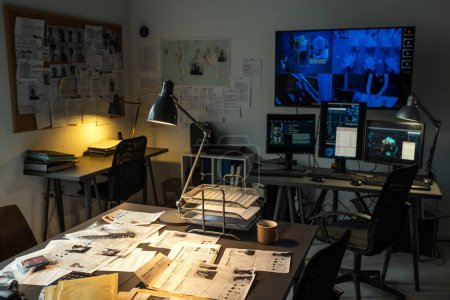Foto de Interior of contemporary federal bureau of investigations with workplace of agents and security camera on computers and large screen - Imagen libre de derechos
