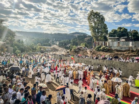 Téléchargez les photos : Gondar, Ethiopie, 19 janvier 2023 ; La foule célèbre Timkat, une célébration orthodoxe éthiopienne à Gondar, Ethiopie - en image libre de droit