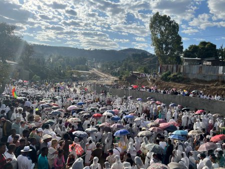 Foto de Gondar, Etiopía, 19 de enero de 2023; multitud celebra Timkat, una celebración ortodoxa etíope en Gondar, Etiopía - Imagen libre de derechos