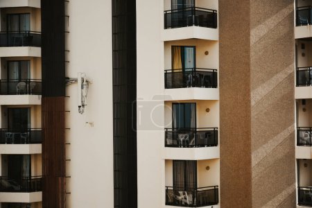 Foto de Playa de las Americas, Tenerife Spain. 12/16/2022 View of an ordinary hotel, windows of the house - Imagen libre de derechos
