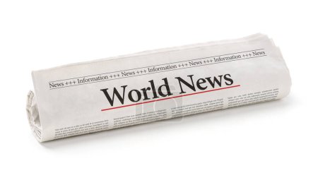 Journaux roulés avec les gros titres de l'actualité mondiale
