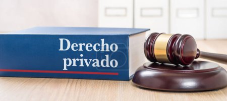 Ein Gesetzbuch mit Hammer - Privatrecht auf Spanisch