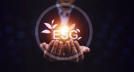 Téléchargez les photos : ESG écran visuel à portée de main.ESG gouvernance sociale environnementale concept d'investissement de la stratégie d'entreprise. - en image libre de droit