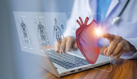 Téléchargez les photos : Cardiologue médecin utilisant des données visuelles d'apprentissage d'écran d'ordinateur pour le traitement. Médecin avec technologie informatique. - en image libre de droit