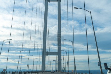Téléchargez les photos : Kocaeli, Turkey - January 18, 2023: Newly constructed and price Osman Gazi Bridge which is crossing the sea of Marmara from Kocaeli, Turkey. - en image libre de droit