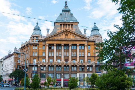 Téléchargez les photos : BUDAPEST, HONGRIE - 8 JUILLET : Vue de la rue commerçante Vaci, Budapest - en image libre de droit