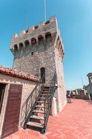 Foto de Seconda Torre - Cesta in the republic San Marino, Italy. View of the fortress from the roof - Imagen libre de derechos