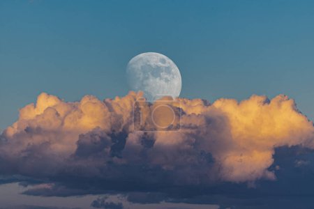 Foto de The first Moon of 2023 in the cold winter... with multiple exposure we improve the observed reality... - Imagen libre de derechos