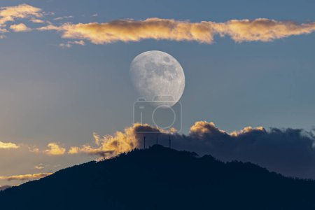 Foto de The first Moon of 2023 in the cold winter... with multiple exposure we improve the observed reality... - Imagen libre de derechos