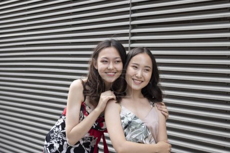 Téléchargez les photos : Two Beautiful young asian woman standing together - en image libre de droit