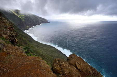 Foto de View of the rocks of the island of Madeira in the Atlantic Ocean. Rainy day at Madeira - Imagen libre de derechos