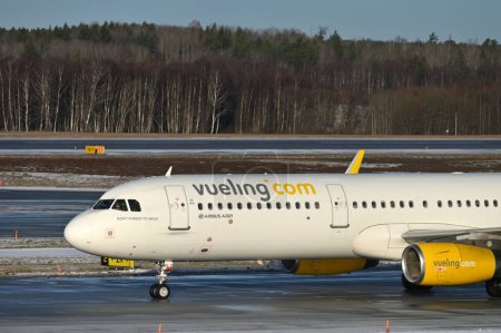 Téléchargez les photos : Stockholm, Sweden - February 13: Vueling Airlines Airbus A321-231 airplane on February 13, 2023 in Stockholm, Sweden - en image libre de droit