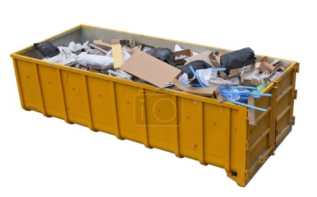 gelber Müllcontainer für Siedlungs- oder Industrieabfälle, isoliert auf weißem Hintergrund