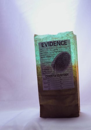 Foto de Colorida bolsa de evidencia sobre fondo blanco lite desde dentro - Imagen libre de derechos