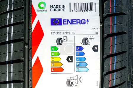 Foto de New EU tire labelling from may 2021 with information about level of noise, braking distance on wet road and fuel efficiency, compatibility with electric cars - Imagen libre de derechos