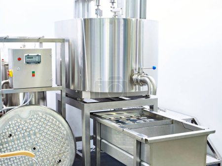 Equipo de fabricación de queso en la exposición industrial de alimentos
