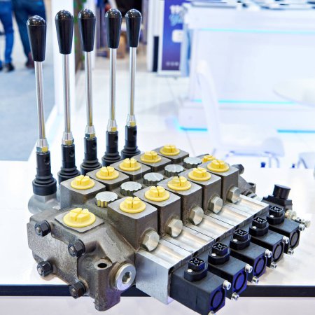 Pre-compensated proportional sectional hydraulic valve in exhibition
