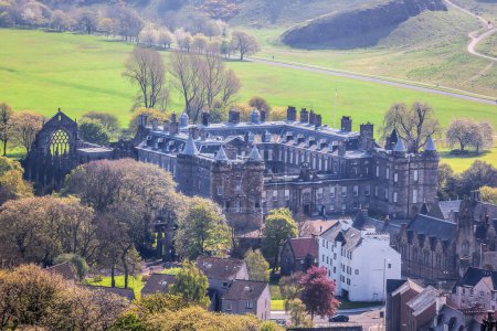 Foto de Palace of Holyroodhouse is residence of the Queen in Edinburgh, Scotland, UK - Imagen libre de derechos