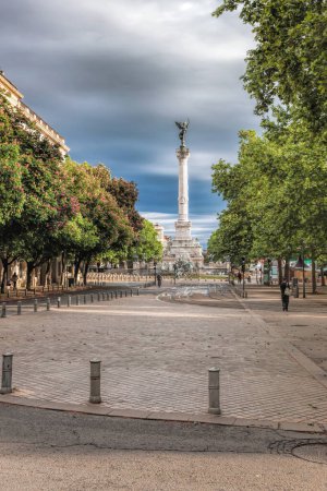 Téléchargez les photos : Girondins Monument est situé Place des Quinconces dans le centre de Bordeaux en France - en image libre de droit