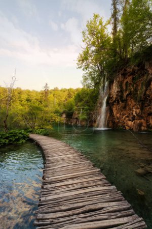 Foto de Plitvice lakes waterfall Croatia taken in May 2022 - Imagen libre de derechos