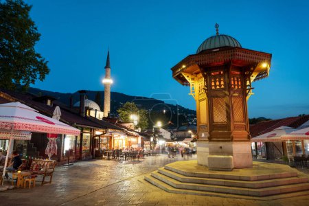 Foto de Sarajevo Bosnia Herzegovina main square taken in June 2022 - Imagen libre de derechos