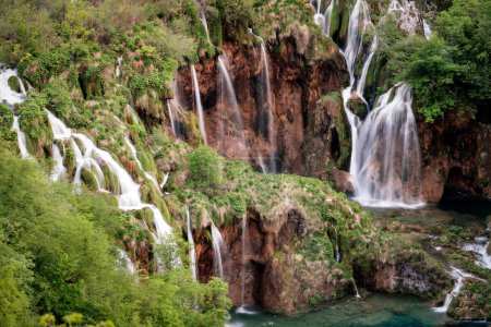 Foto de Plitvice lakes waterfall Croatia taken in May 2022 - Imagen libre de derechos