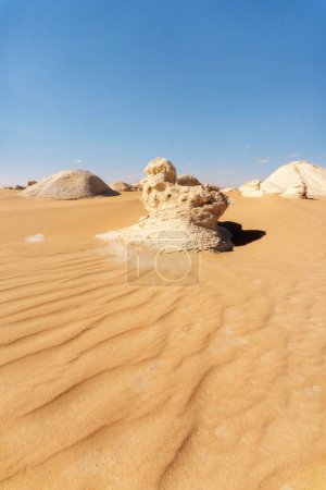 Foto de White desert in western Egypt taken in January 2022 - Imagen libre de derechos