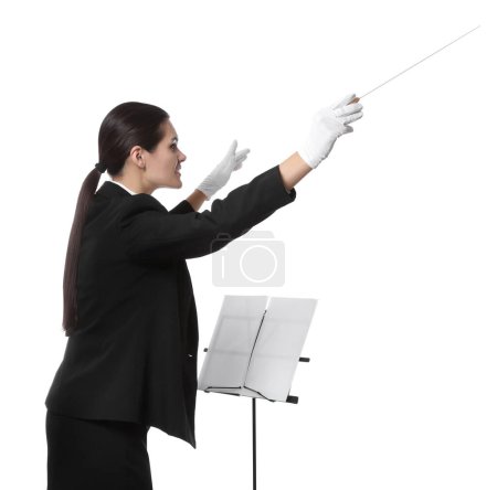Foto de Conductor profesional con bastón y soporte de notas sobre fondo blanco - Imagen libre de derechos