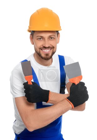 Foto de Trabajador profesional con cuchillos de masilla en sombrero duro sobre fondo blanco - Imagen libre de derechos