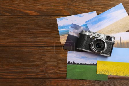 Vintage Fotokamera und schöne gedruckte Bilder auf Holztisch, flache Liege mit Platz für Text. Kreatives Hobby
