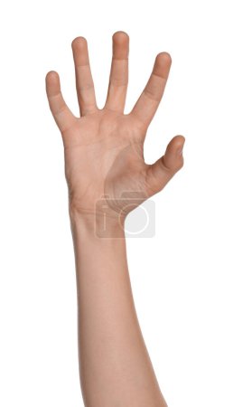 Mujer haciendo gestos sobre fondo blanco, primer plano de la mano