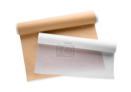 Téléchargez les photos : Rouleaux de papier cuisson sur fond blanc, vue de dessus - en image libre de droit